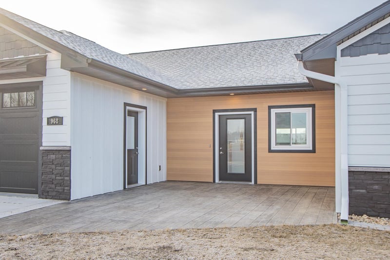 968 Sterling Ave, Worthington, MN 56187