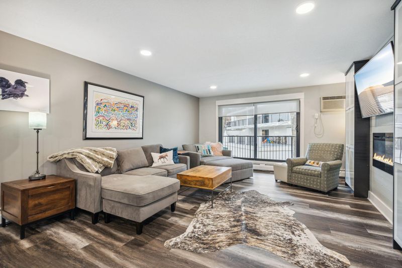10531 Cedar Lake Rd #220, Minnetonka, MN 55305