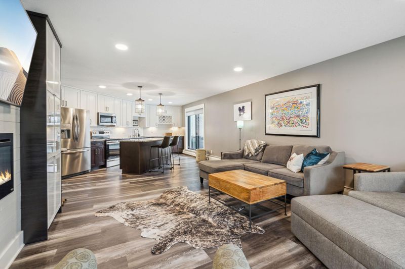 10531 Cedar Lake Rd #220, Minnetonka, MN 55305
