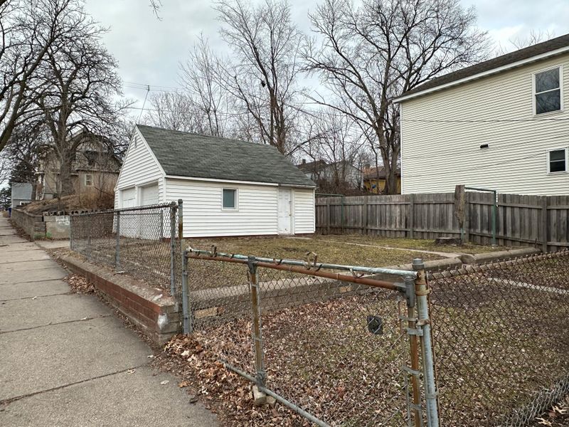 580 Cypress St, Saint Paul, MN 55106