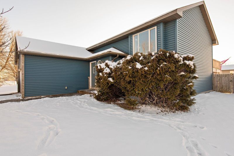 1303 Roosevelt St S, Cambridge, MN 55008