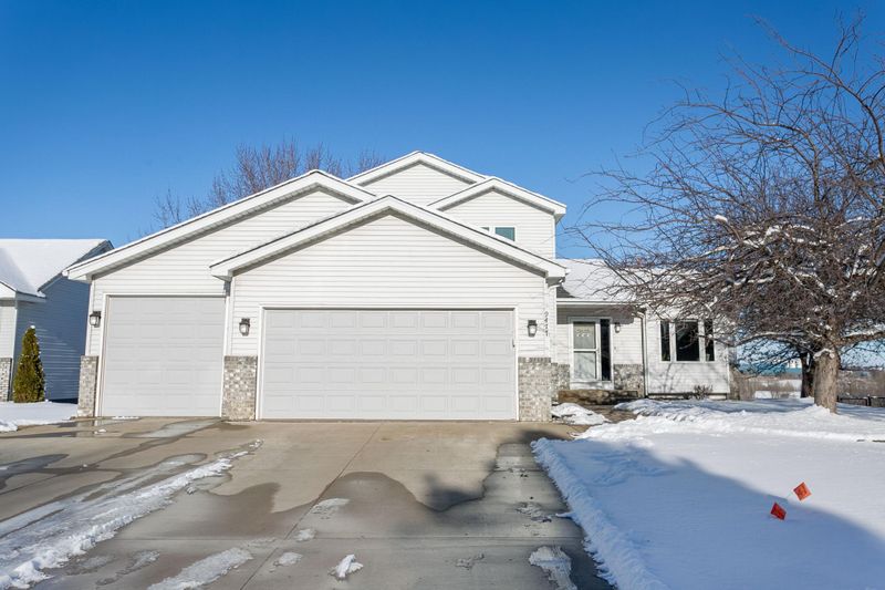 9477 Harkness Ave S, Cottage Grove, MN 55016