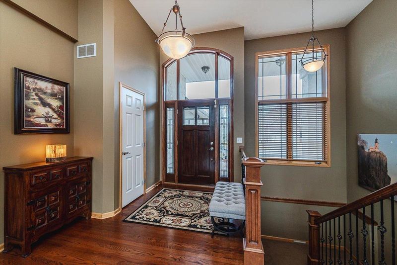 2396 Ellsworth Ct, Chaska, MN 55318