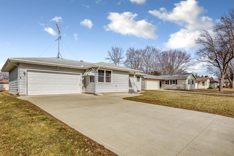 1210 Wellington Crescent, Faribault, MN 55021