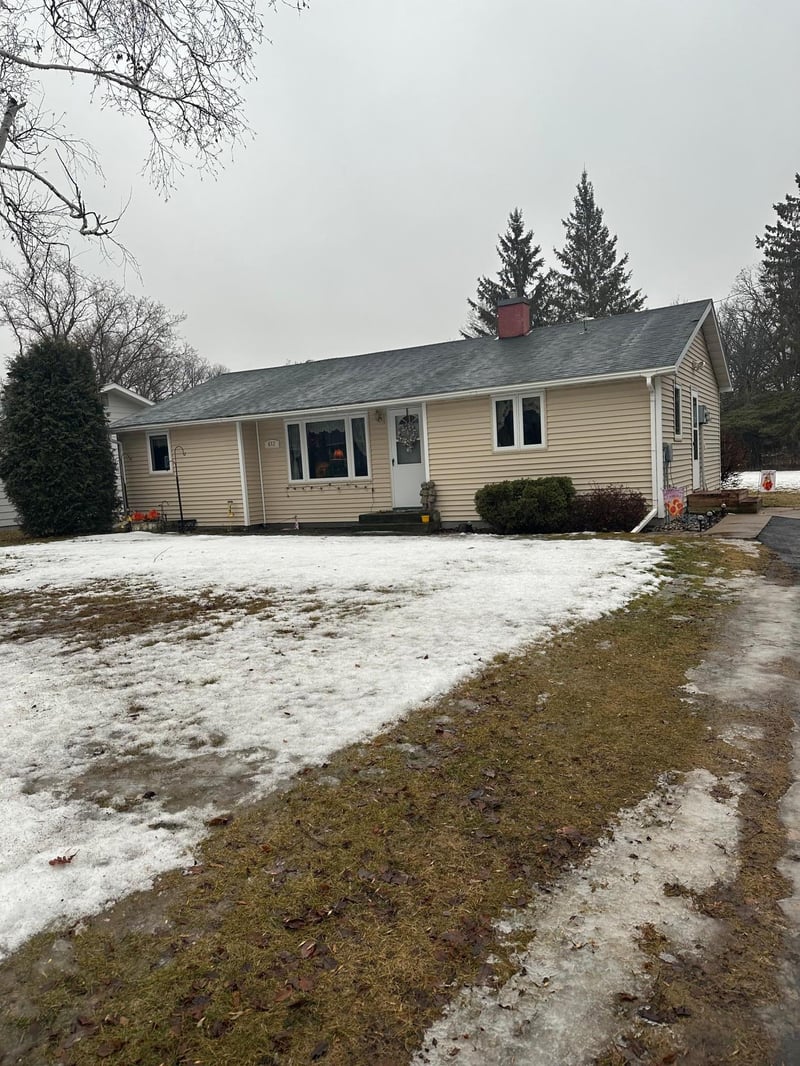 612 Stassen Ave W, Karlstad, MN 56732