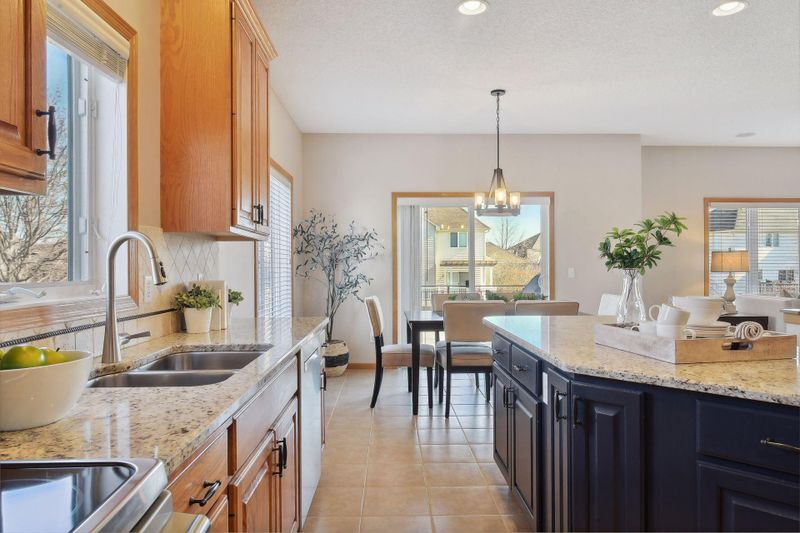 9615 Geisler Rd, Eden Prairie, MN 55347