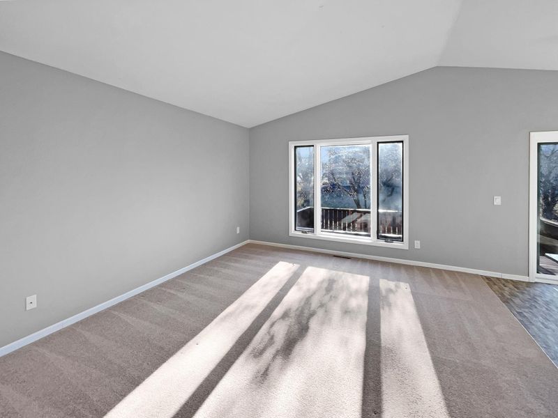 635 Koehnen Dr, Chaska, MN 55318
