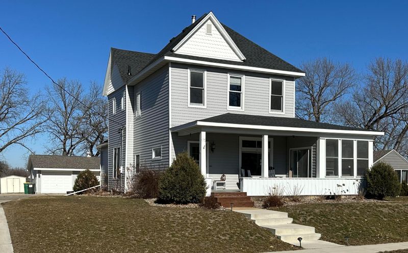 216 2nd St SW, Pine Island, MN 55963