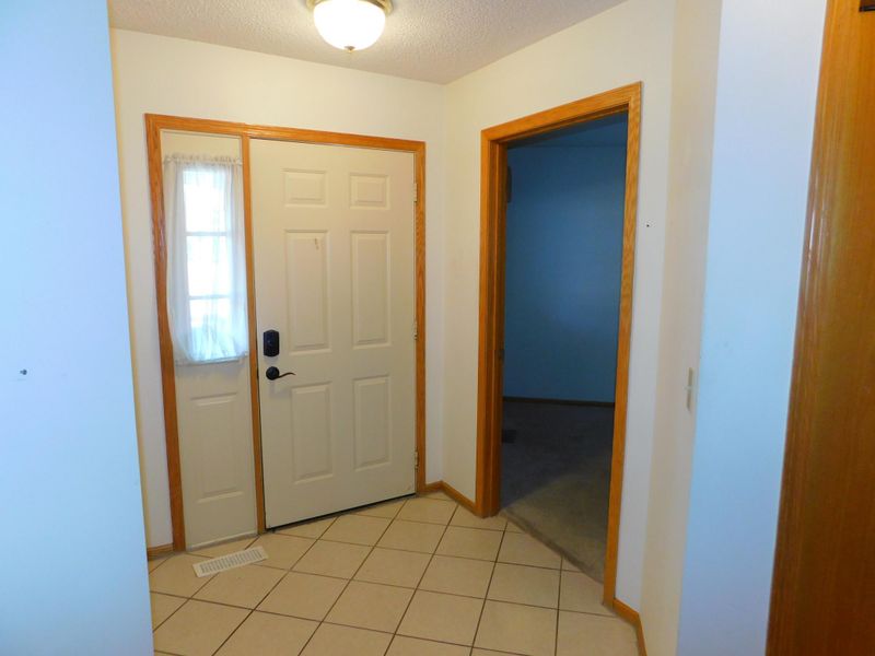 1944 Granite Ave N, Oakdale, MN 55128