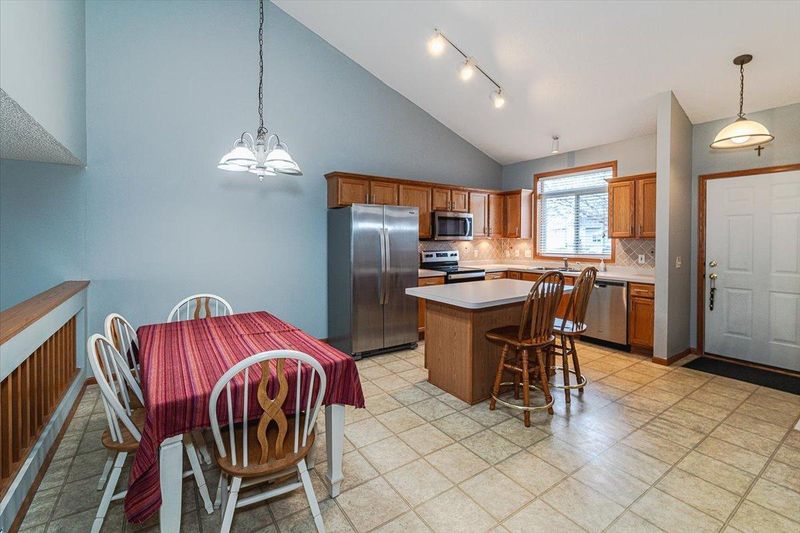 1564 Dublin Ct, Shakopee, MN 55379