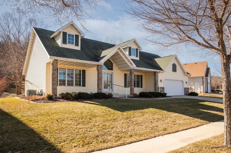 2932 Mayowood Common Cir SW, Rochester, MN 55902