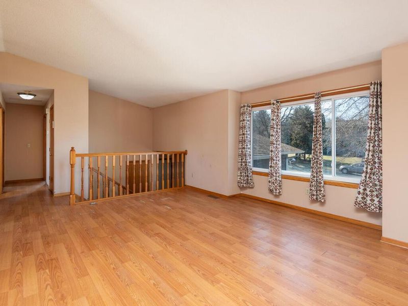 447 Hunter Dr, Watertown, MN 55388
