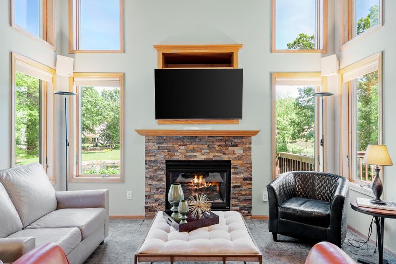 882 East Ave, Mahtomedi, MN 55115