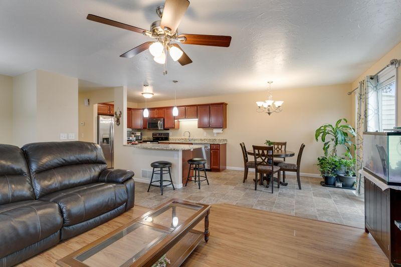 1743 W 140th St, Burnsville, MN 55337