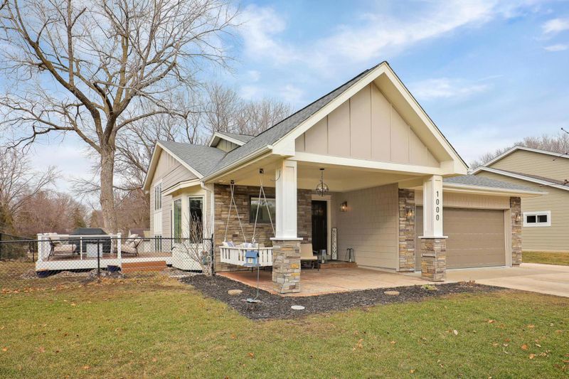 1000 157th St E, Lakeville, MN 55044