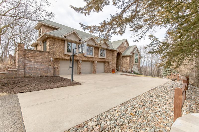 2134 Muhlenhardt Rd, Shakopee, MN 55379