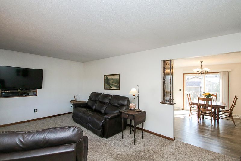 815 Swanson Ave SE, Cokato, MN 55321