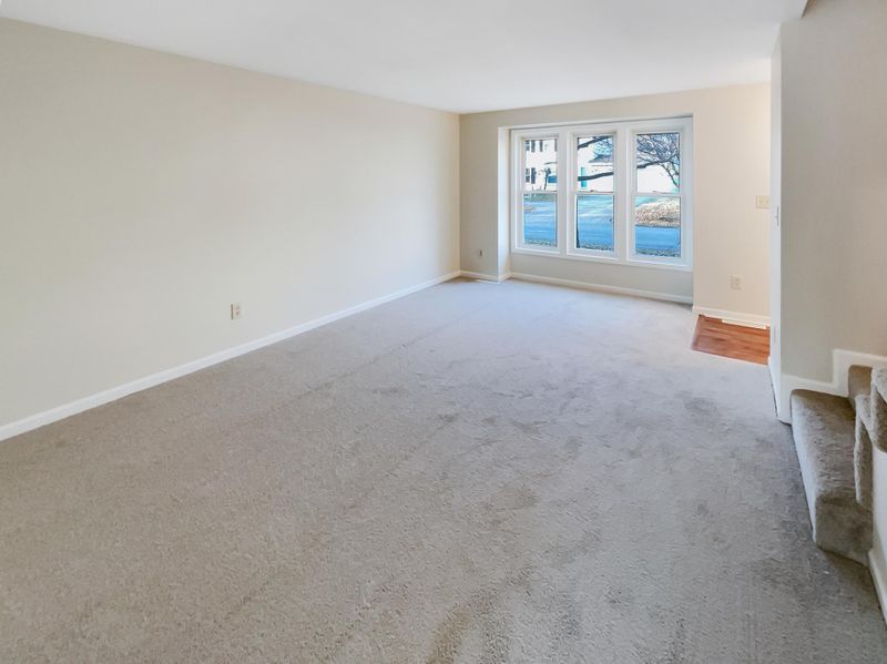 1478 Granada Ave N, Oakdale, MN 55128