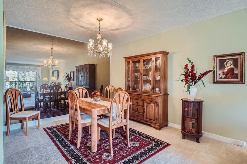 2465 Londin Ln E #208, Maplewood, MN 55119