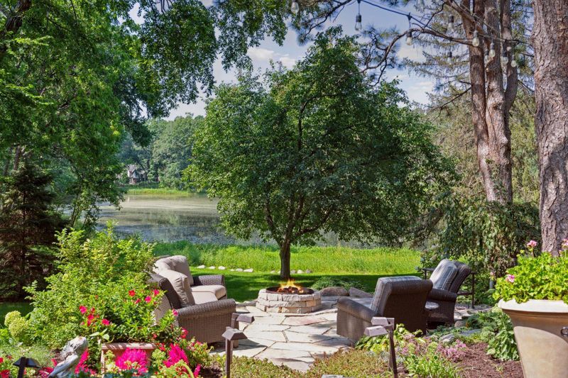 6204 Fox Meadow Ln, Edina, MN 55436