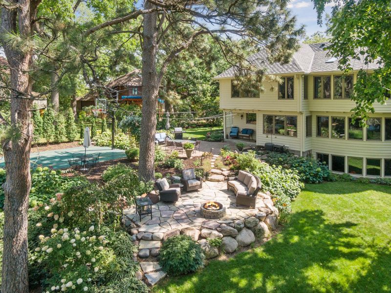 6204 Fox Meadow Ln, Edina, MN 55436