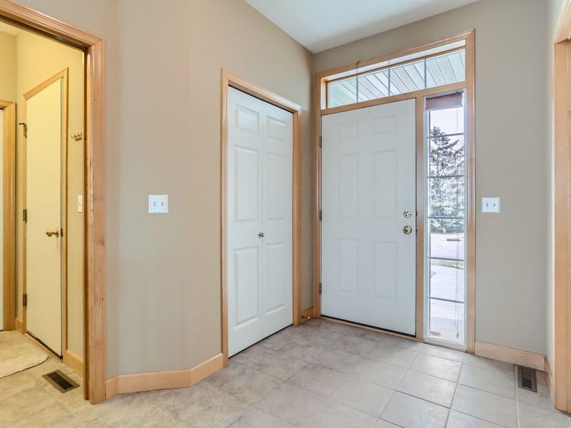 15133 Crestone Cir, Rosemount, MN 55068