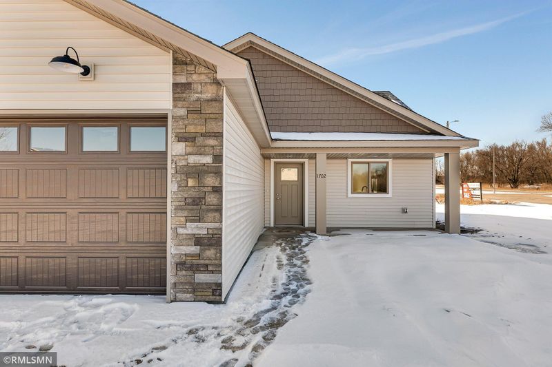 1702 Maple Leaf Ln, Litchfield, MN 55355