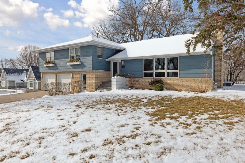 6704 Brittany Rd, Edina, MN 55435