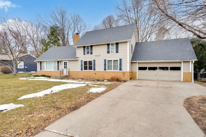2216 S Shore Blvd, White Bear Lake, MN 55110