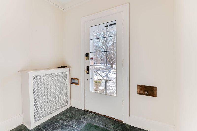1917 Summit Ave #1, Saint Paul, MN 55105