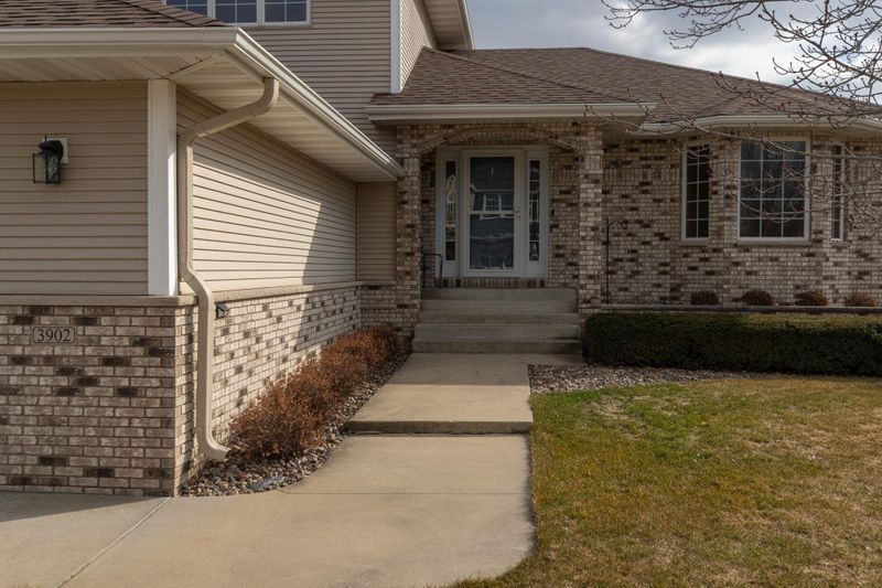 3902 Chip Shot Ln SE, Rochester, MN 55904