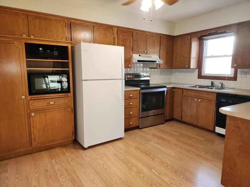 402 Alan St SW, Hutchinson, MN 55350