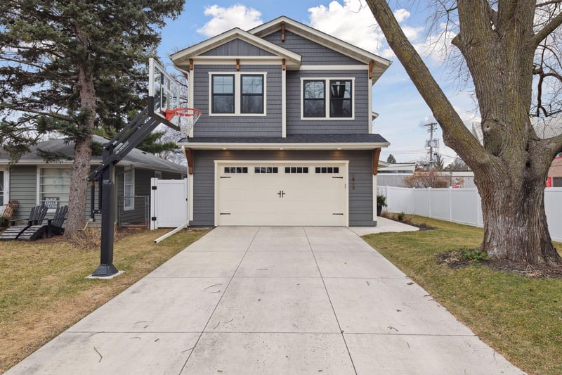 3809 W 54th St, Edina, MN 55410