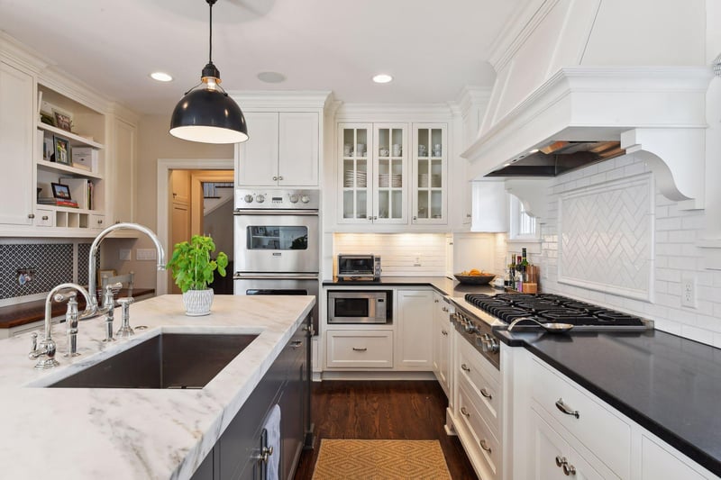 4621 Edina Blvd, Edina, MN 55424
