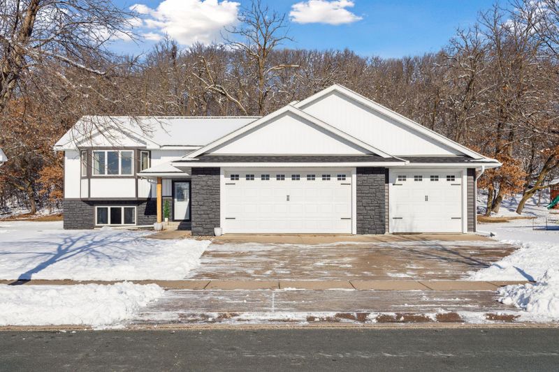 281 Glenmeadow St, River Falls, WI 54022