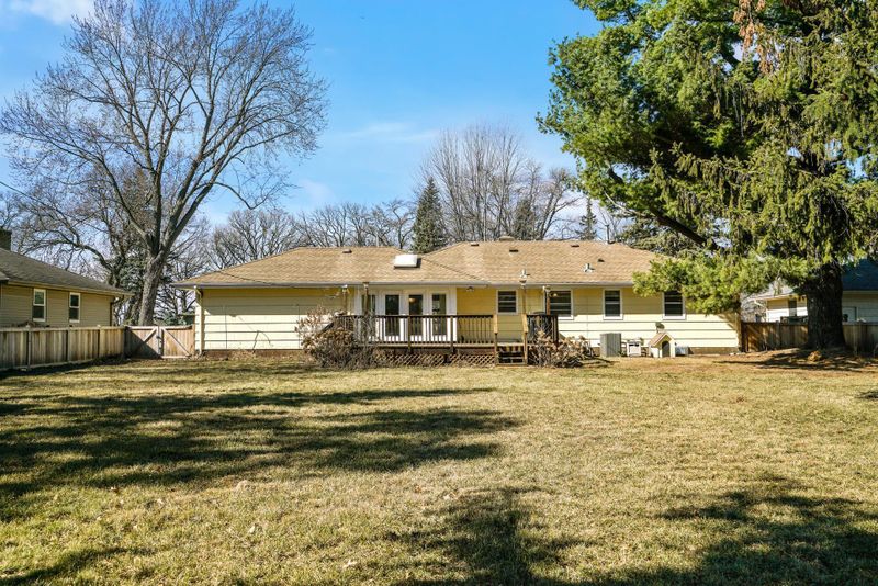 5444 Twin Lake Blvd E, Brooklyn Center, MN 55429