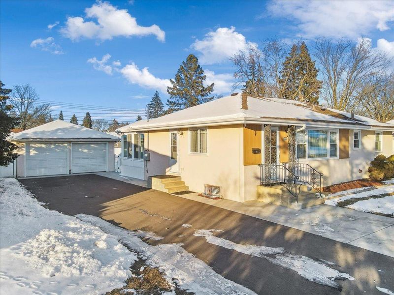 3906 62nd Ave N, Brooklyn Center, MN 55429