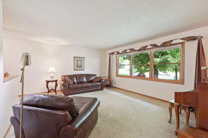 161 Yoho Dr, Anoka, MN 55303