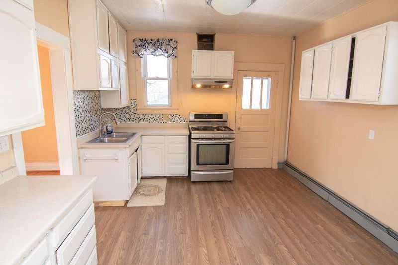 1104 N 6th St, Mankato, MN 56001