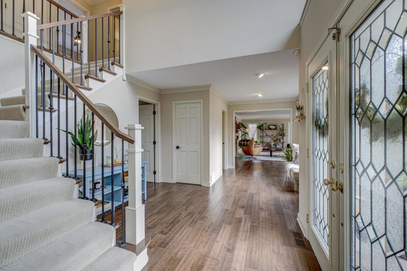 39 E Pleasant Lake Rd, North Oaks, MN 55127
