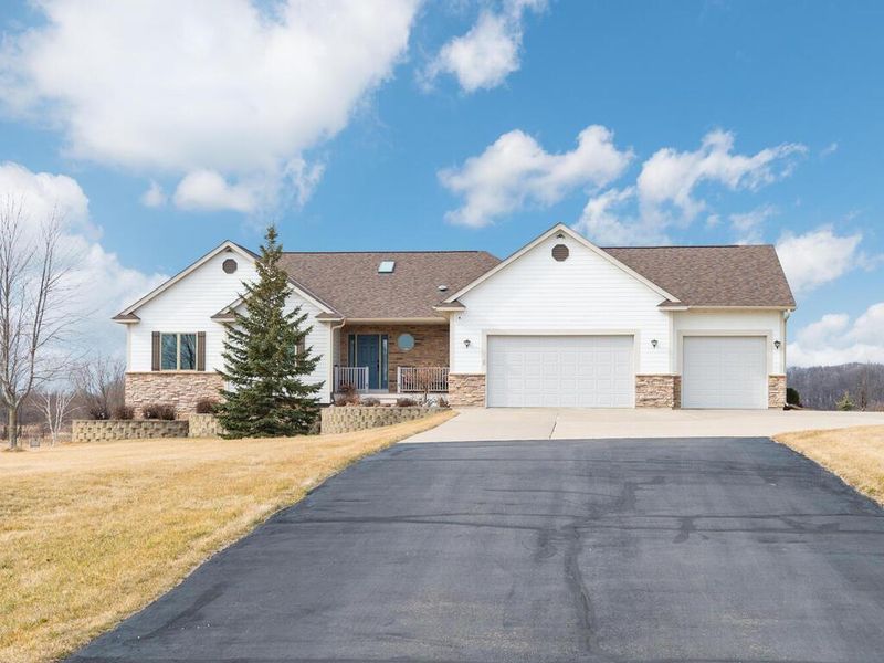 23650 Jirik Ave, Cedar Lake Twp, MN 55352