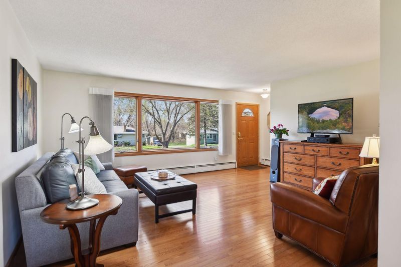 13308 Windyhill Rd, Minnetonka, MN 55305