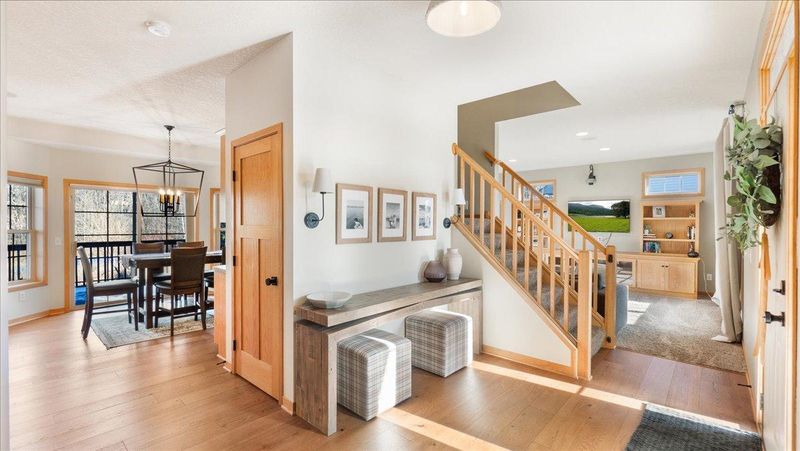 572 Kayla Ln, Hanover, MN 55341