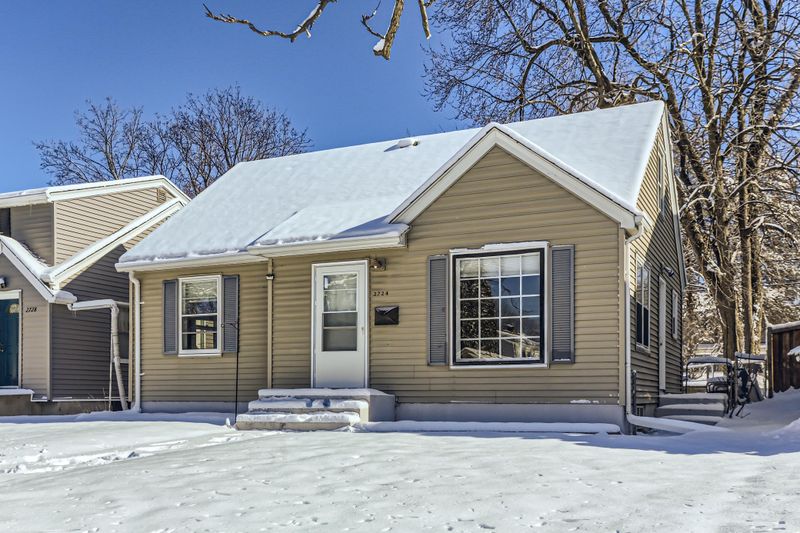 2724 Abbott Ave N, Robbinsdale, MN 55422