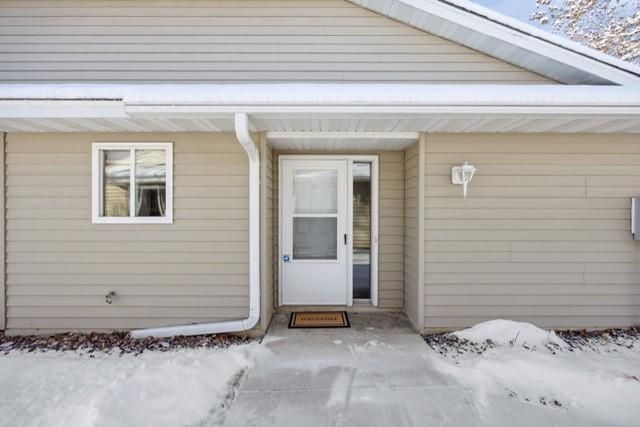 1252 Island Dr, Forest Lake, MN 55025