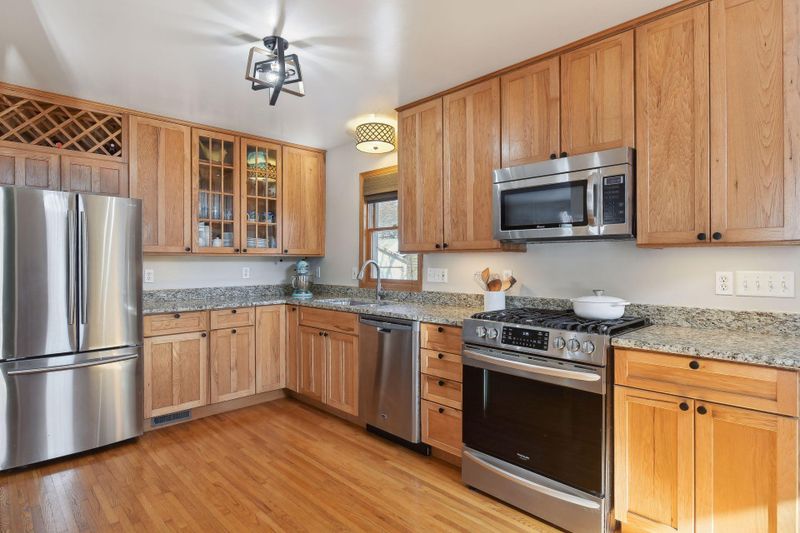 3322 Grimes Ave N, Robbinsdale, MN 55422