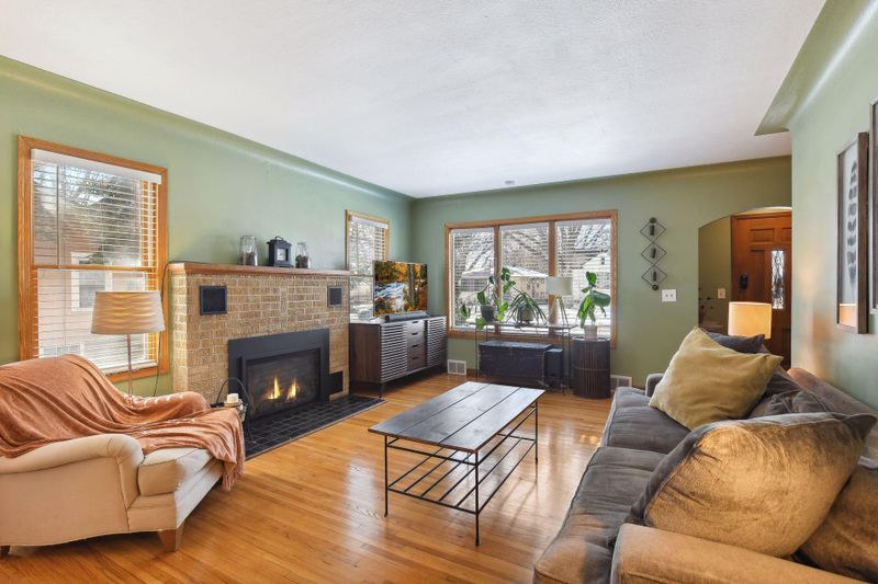 3322 Grimes Ave N, Robbinsdale, MN 55422