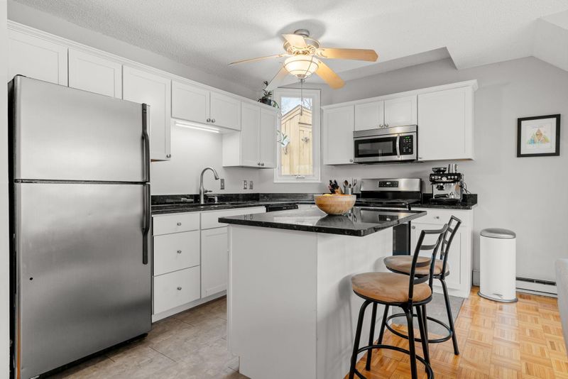 2527 Heaner Ter N, Minneapolis, MN 55405