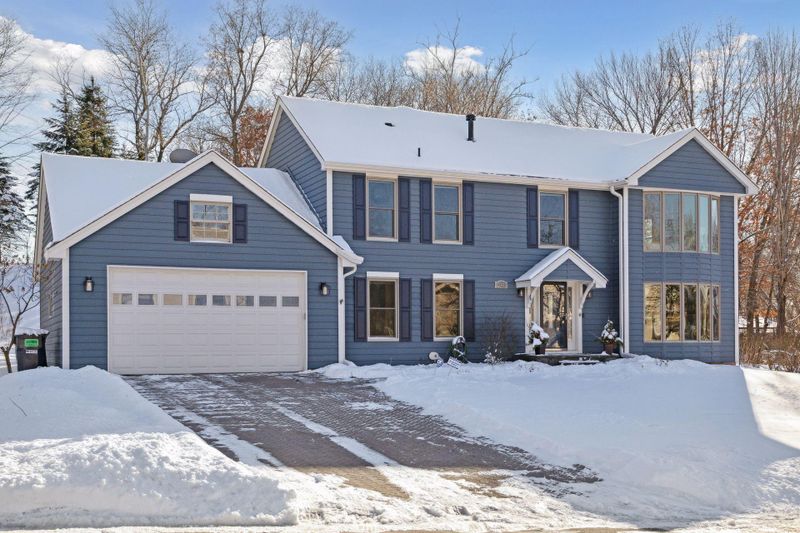 12685 Dover Dr, Apple Valley, MN 55124