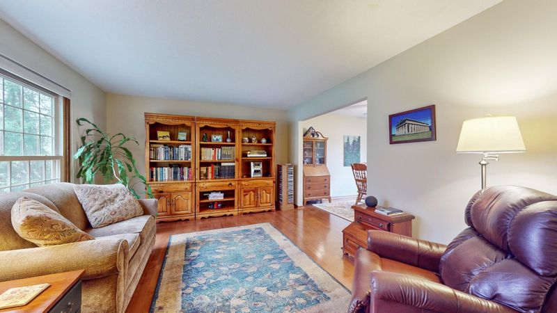 10806 Quaker Ln N, Maple Grove, MN 55369